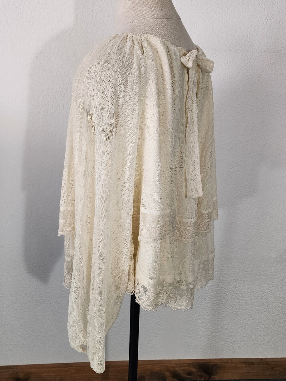 Masseys Top Tiered Lace Peasant Blouse Cream Size M - Picture 5 of 12